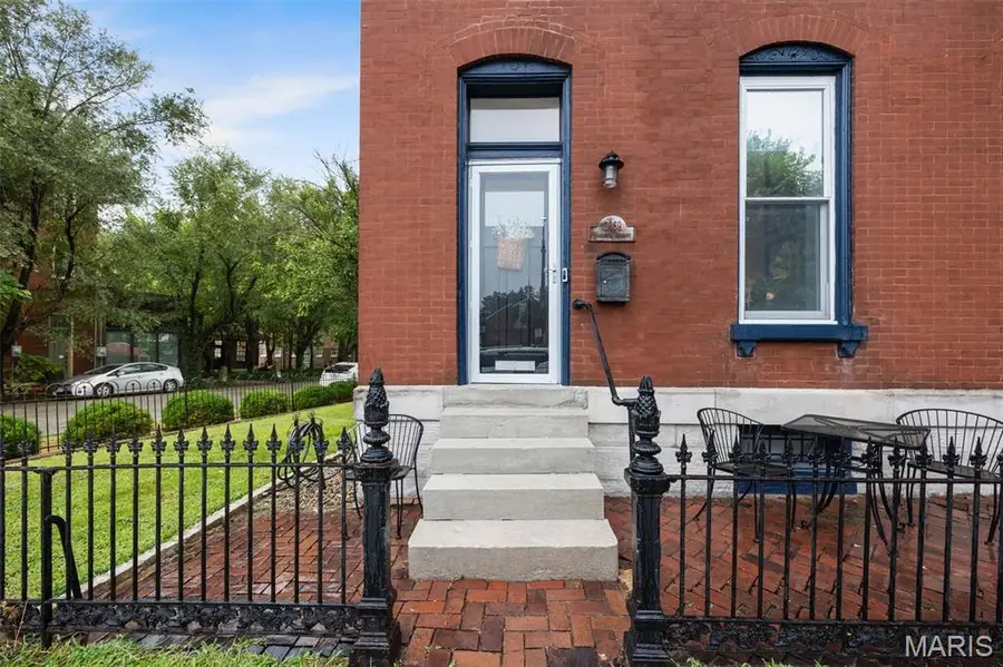 2869 Missouri Avenue, Saint Louis, MO 63118 - #2