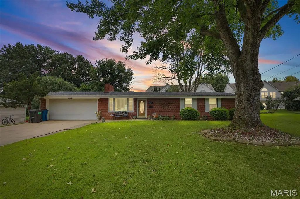 5009 Staten Drive, Godfrey, IL 62035 - #1