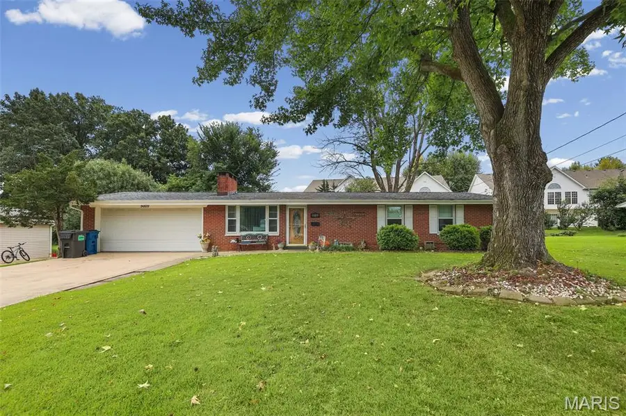 5009 Staten Drive, Godfrey, IL 62035 - #2
