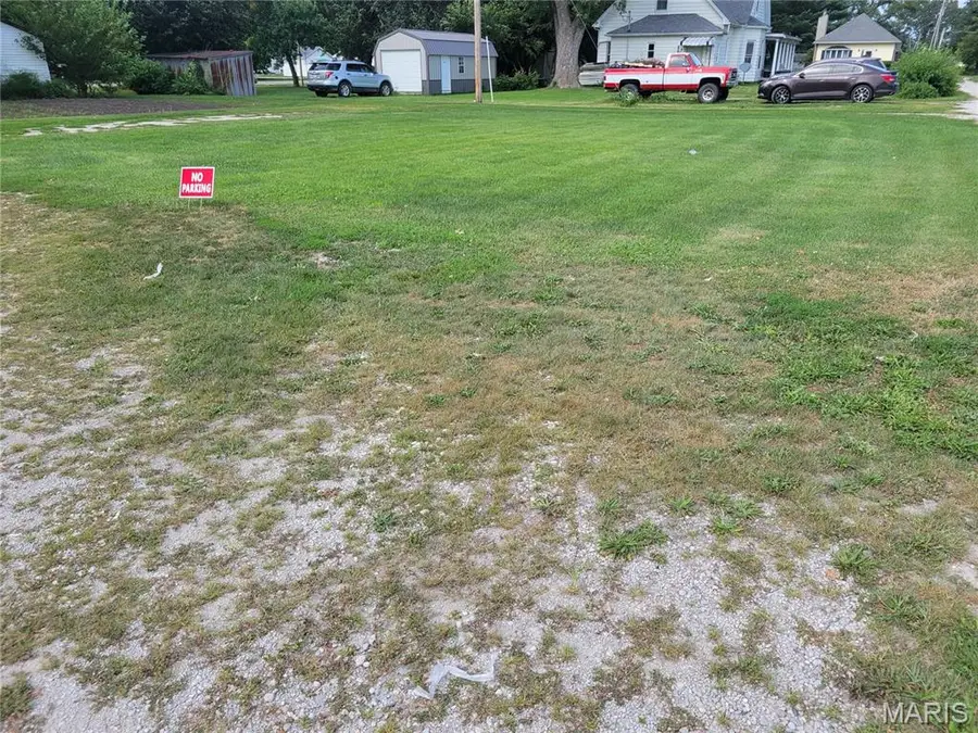 112 N Spruce Street, Nokomis, IL 62075 - #3
