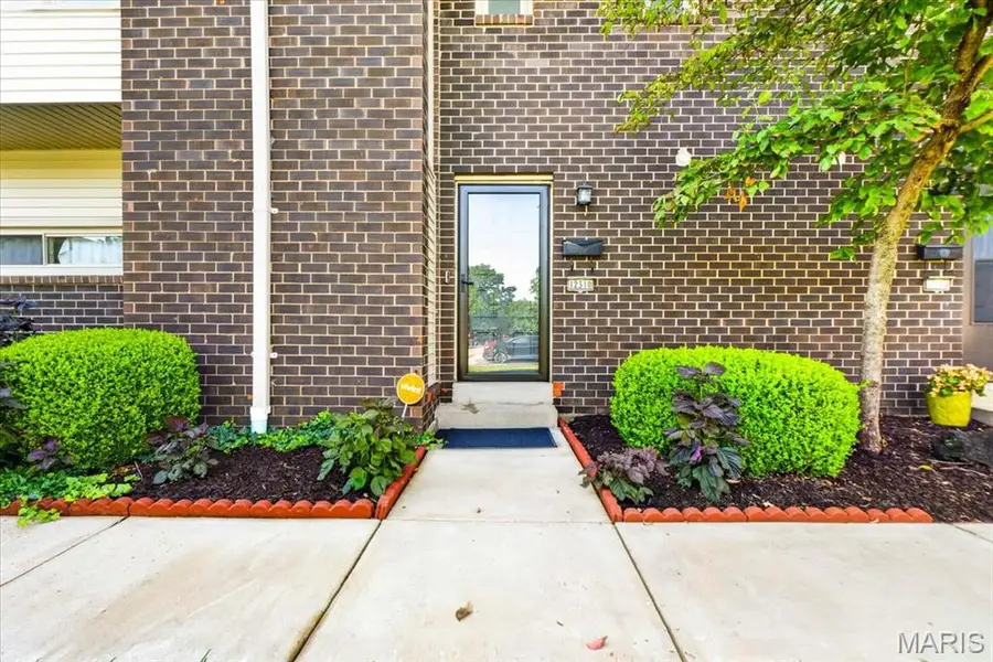 12310 Rossridge Court, Saint Louis, MO 63146 - #2