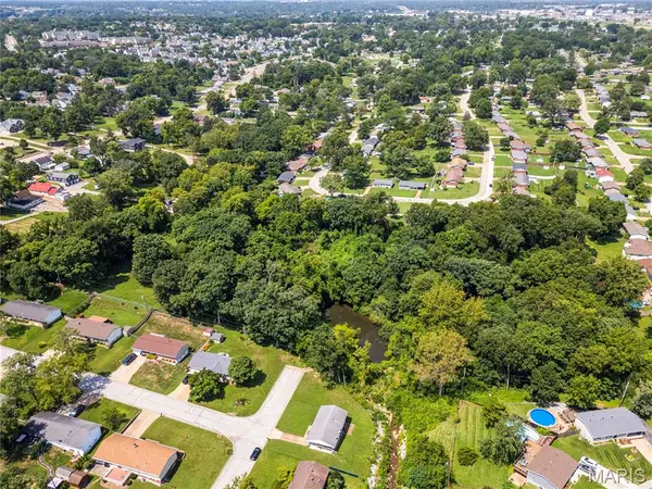 525 Fairwick Drive, St Louis, MO 63129