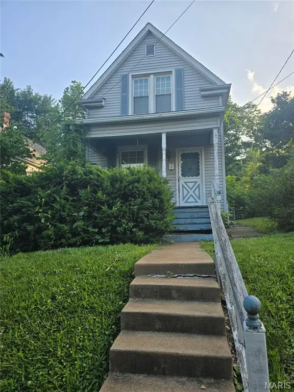 7134 Drury Lane, St Louis, MO 63143