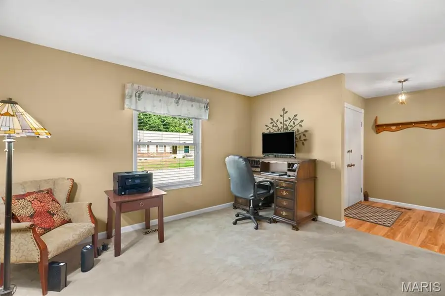 2424 Country Wood Drive, Maryland Heights, MO 63043 - #2