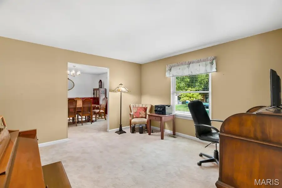 2424 Country Wood Drive, Maryland Heights, MO 63043 - #3