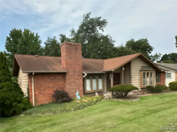 681 Henry Avenue, Ballwin, MO 63011