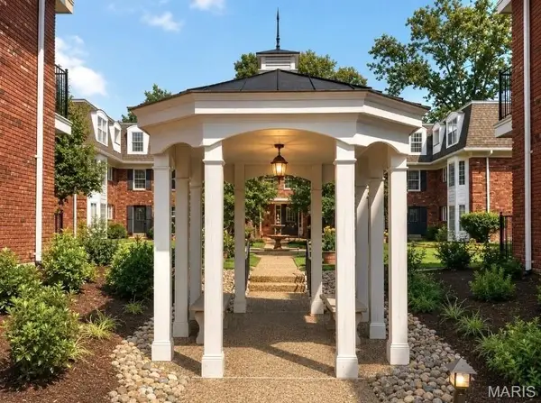 528 N Kirkwood Road #3B, Kirkwood, MO 63122