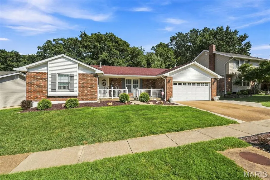 5844 Pierwood Drive, Oakville, MO 63129 - #1