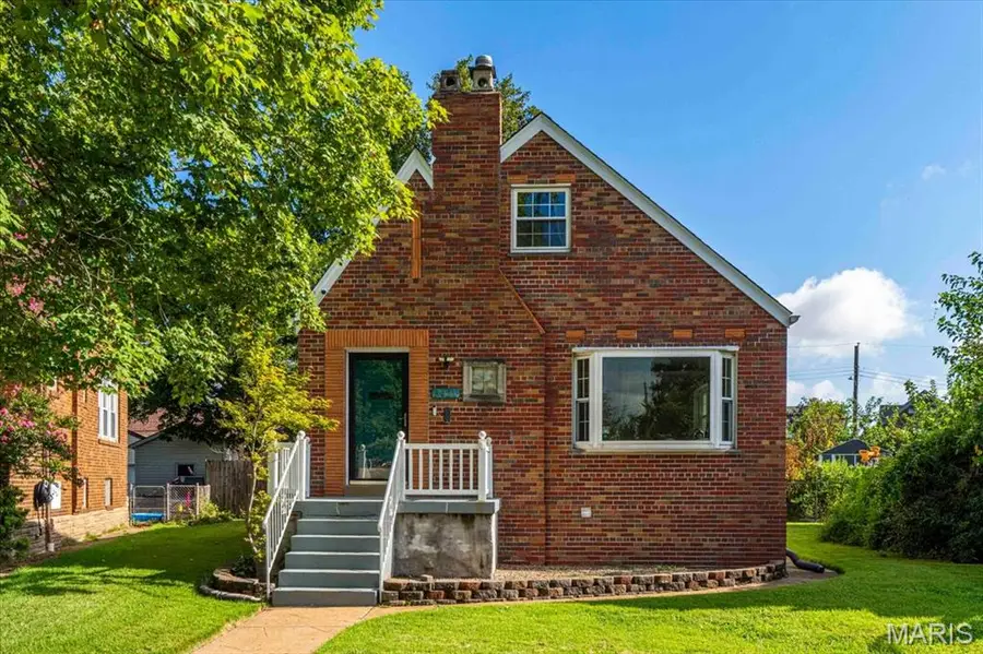 6421 Lindenwood Place, Saint Louis, MO 63109 - #2