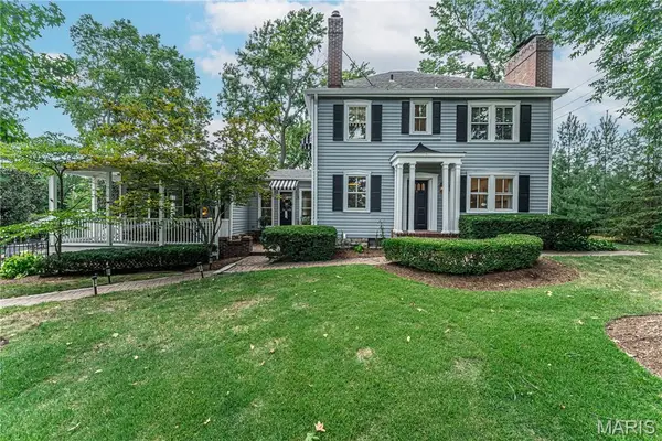 9242 Clayton Road, Ladue, MO 63124
