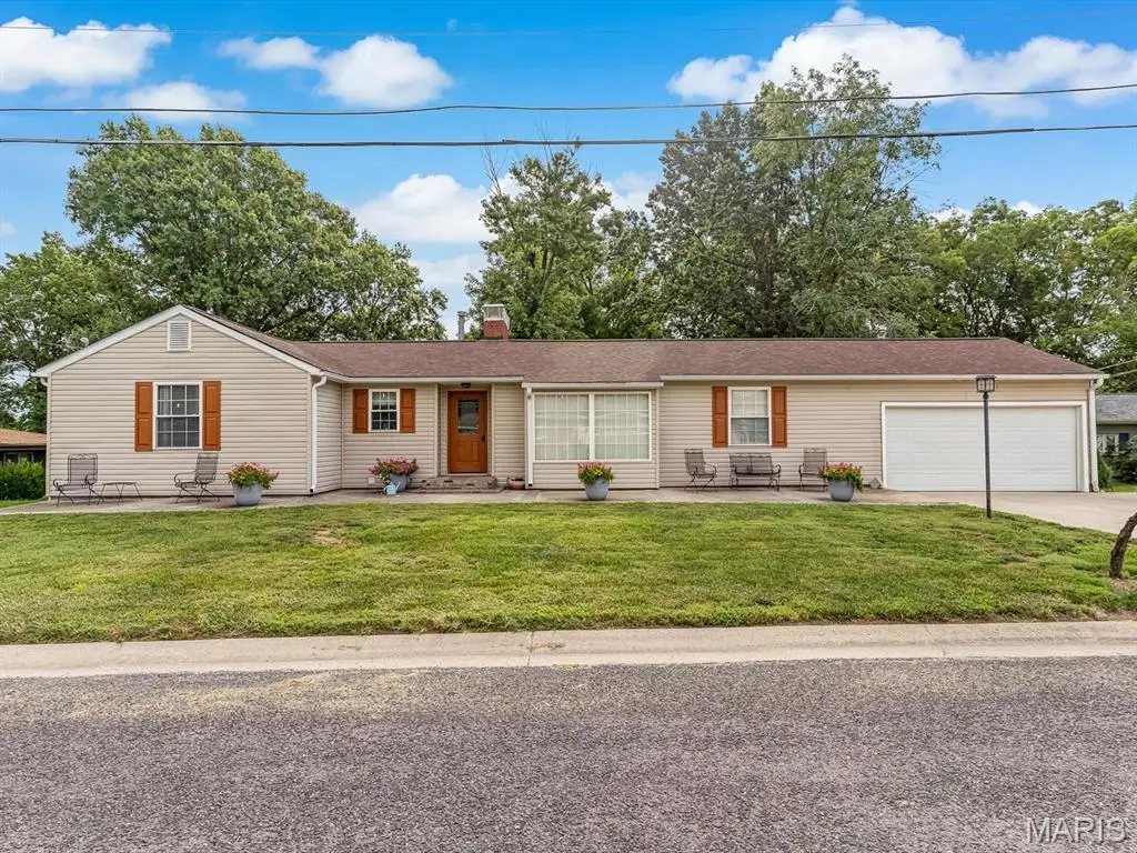 138 E Crestview Drive, Columbia, IL 62236 - #1