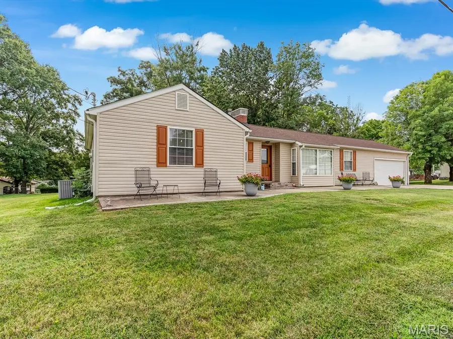 138 E Crestview Drive, Columbia, IL 62236 - #2