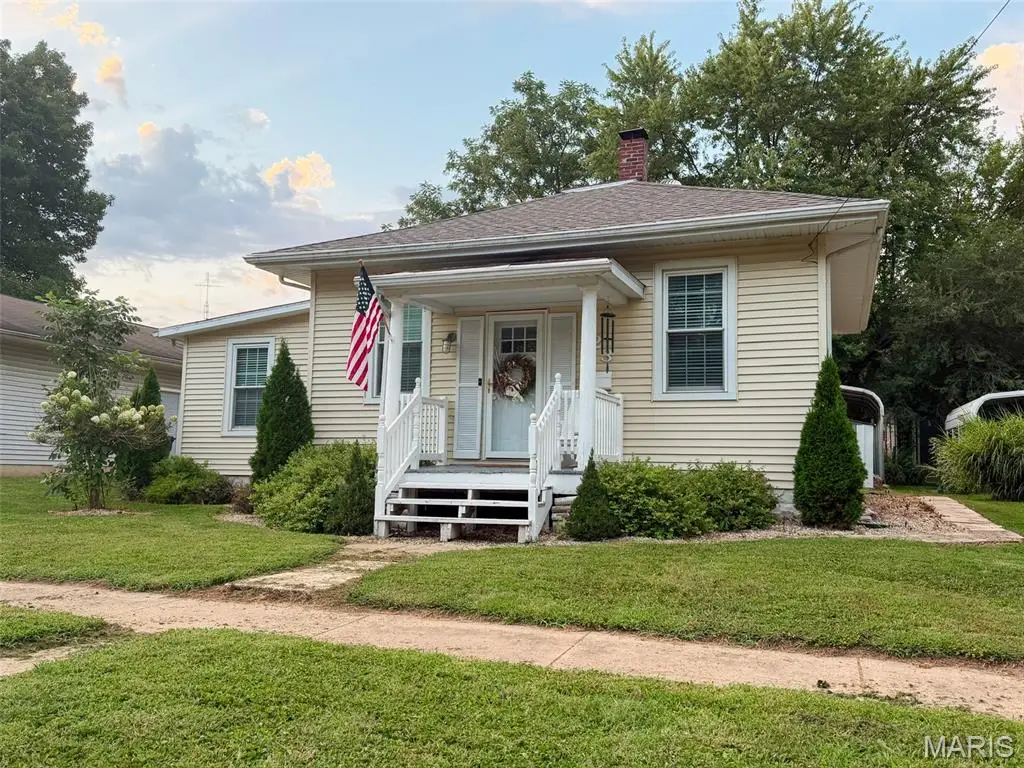 723 E Main, Greenville, IL 62246 - #1