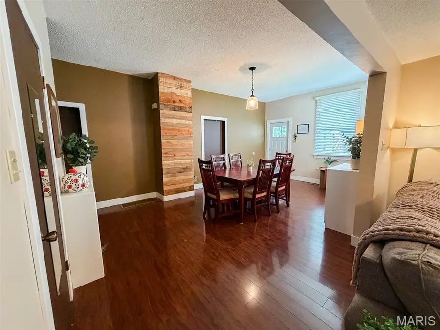 723 E Main, Greenville, IL 62246 - #3