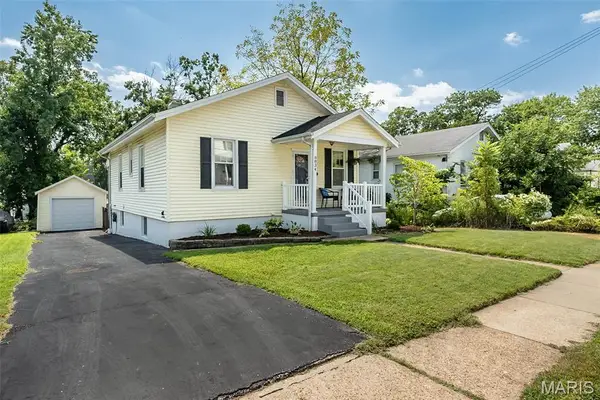 8834 Pine Avenue, Brentwood, MO 63144