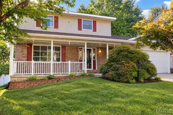 30 Williamsburg Lane, Glen Carbon, IL 62034