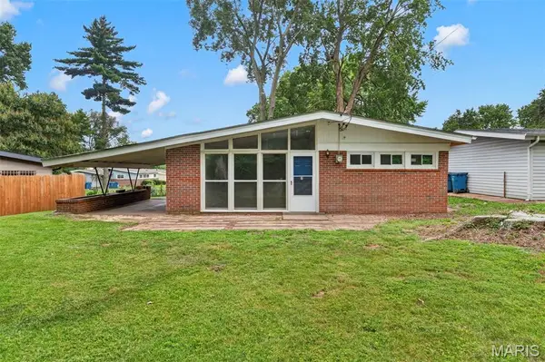 8401 Saint Olaf Drive, Berkeley, MO 63134