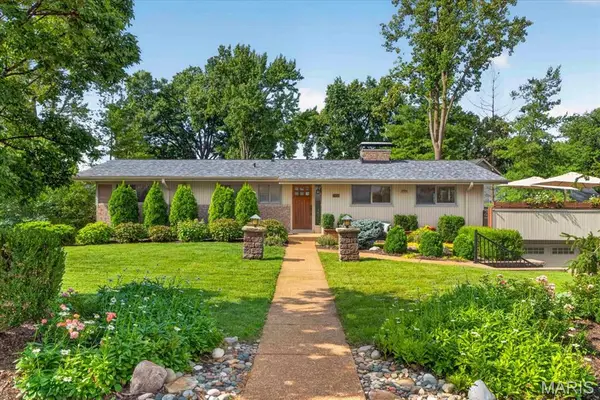 11728 Claychester Drive, Des Peres, MO 63131