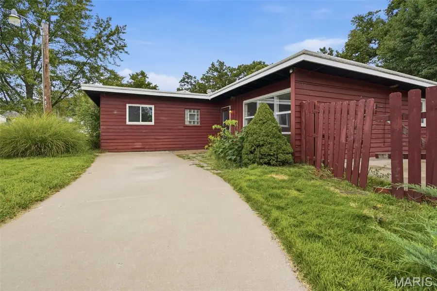 8443 Engler Avenue, Saint Louis, MO 63114 - #2