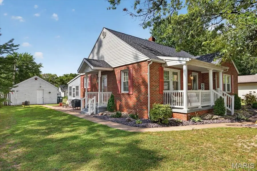 1530 Livingston Street, Carlyle, IL 62231 - #2