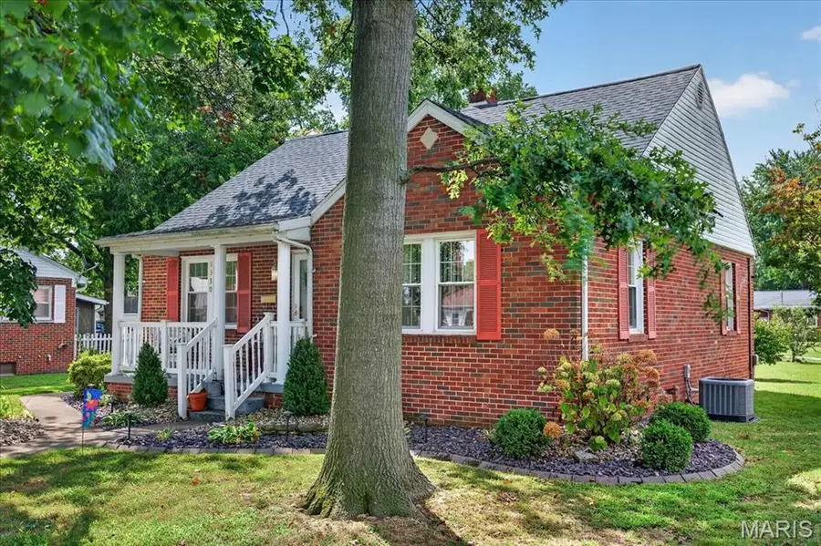 1530 Livingston Street, Carlyle, IL 62231 - #3