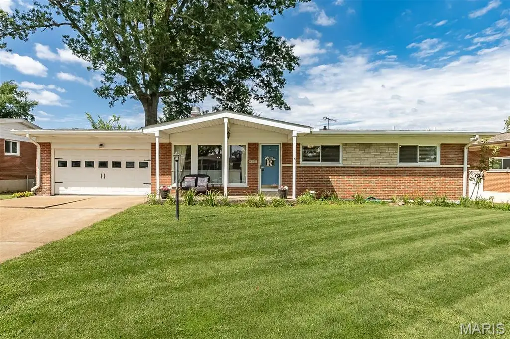 9327 Ewers Drive, Crestwood, MO 63126 - #1