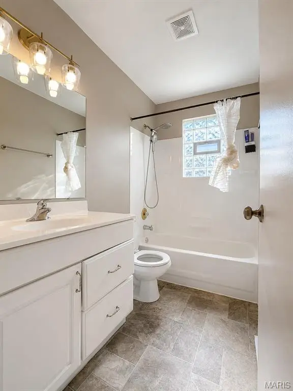 9775 Radio Drive, Saint Louis, MO 63123 - #3