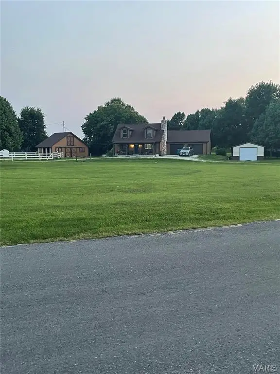 3337 Sand Road, Edwardsville, IL 62025 - #2