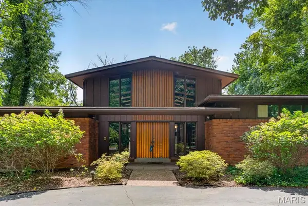 2 Villa Coublay, Frontenac, MO 63131