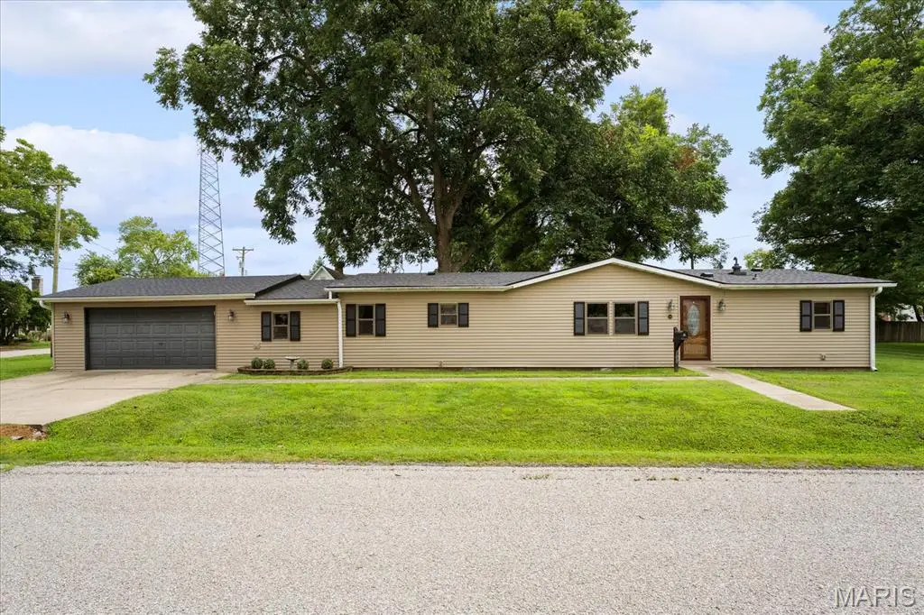 100 W Kentucky Street, Trenton, IL 62293 - #1