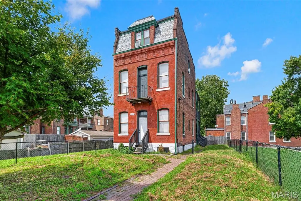 2209 Shenandoah Avenue, Saint Louis, MO 63104 - #1