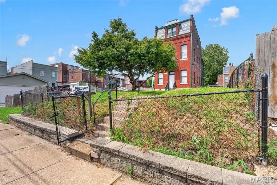 2209 Shenandoah Avenue, Saint Louis, MO 63104 - #3