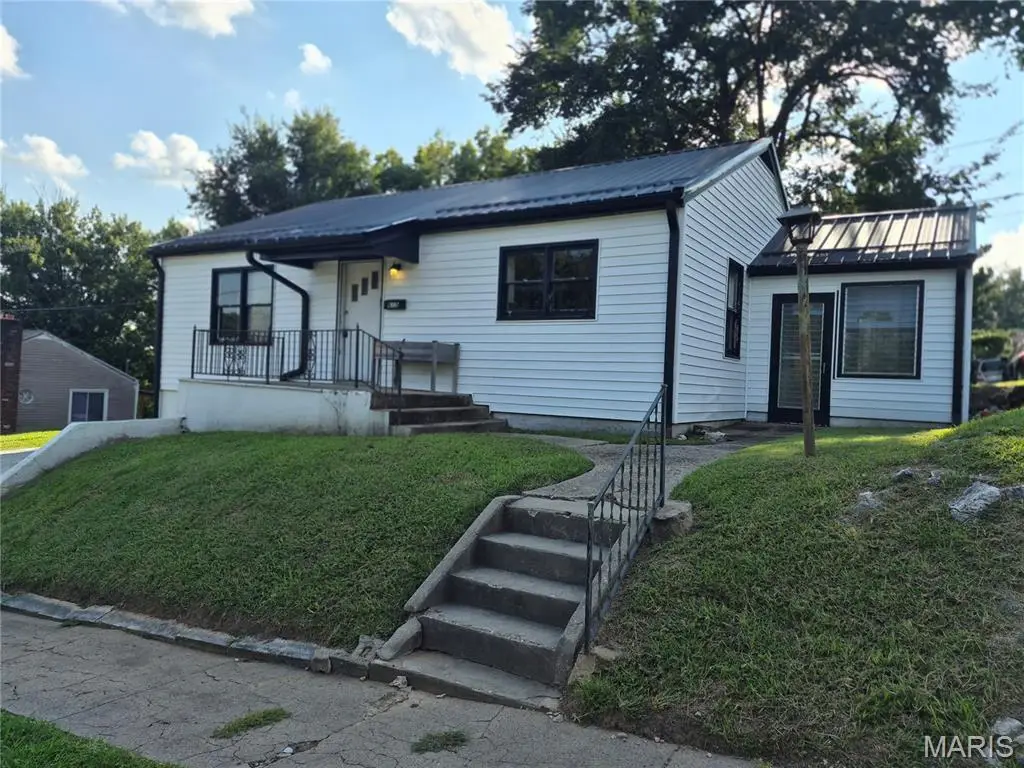 615 N Hawkins Avenue, Hannibal, MO 63401 - #1
