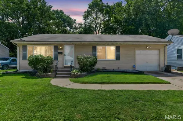 9242 Leamont Drive, St Louis, MO 63136