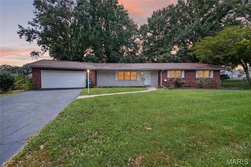 610 Laurel Dr, Waterloo, IL 62298 - #1