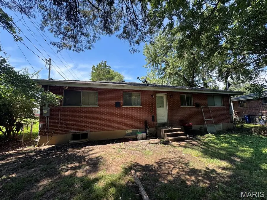 4522 Country Lane, Saint Ann, MO 63074 - #3