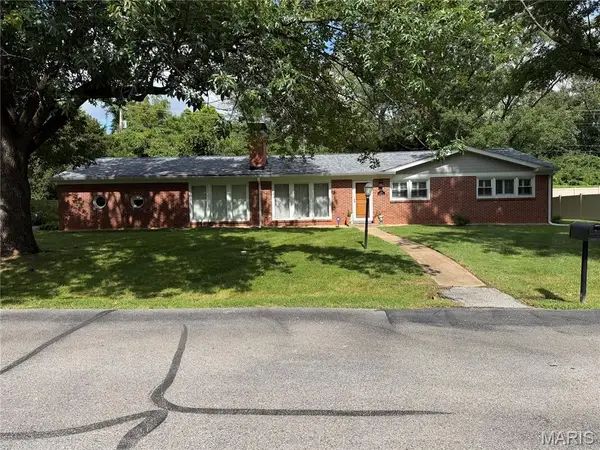 200 Tanglewood Drive, Ladue, MO 63124