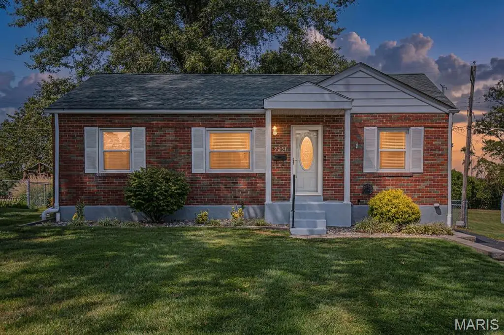 9251 Southview Lane, Saint Louis, MO 63123 - #1