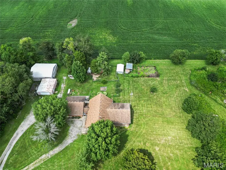 8301 N 23rd Avenue, Raymond, IL 62560 - #2