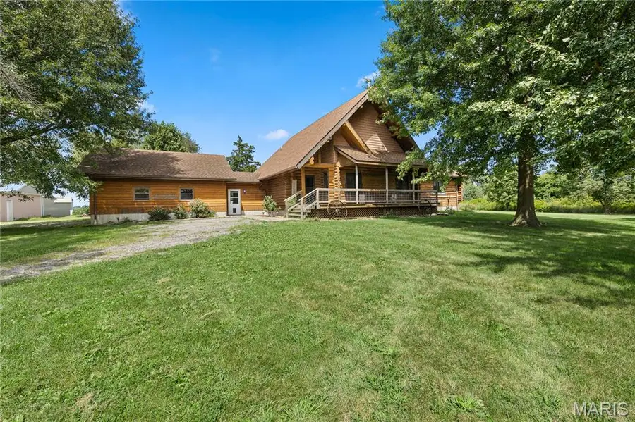 8301 N 23rd Avenue, Raymond, IL 62560 - #3