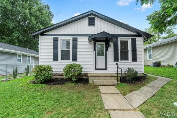1128 Hall Street, St Charles, MO 63301