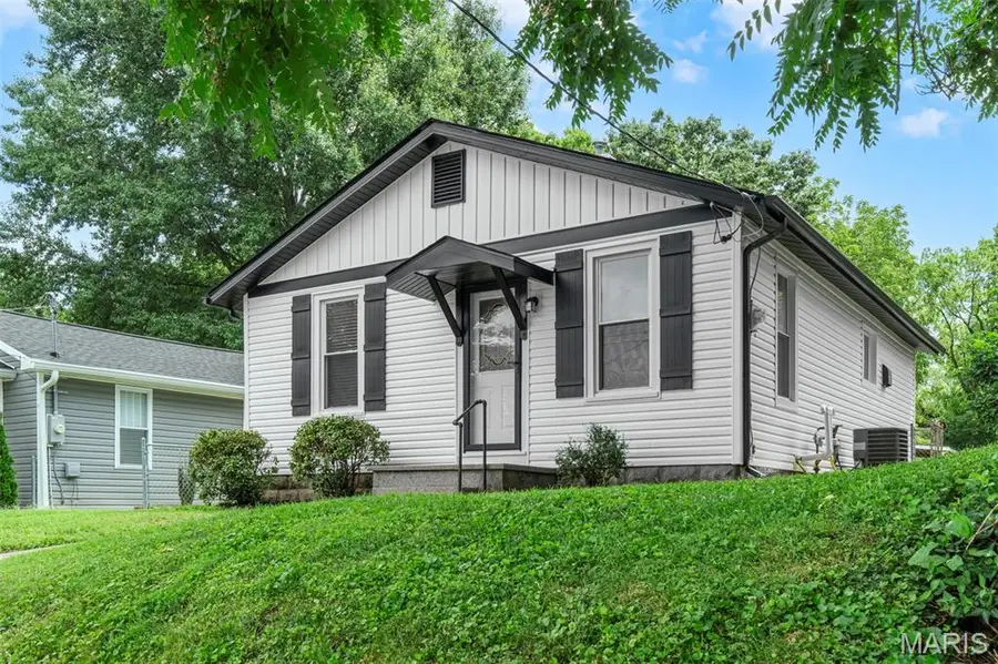 1128 Hall Street, Saint Charles, MO 63301 - #2