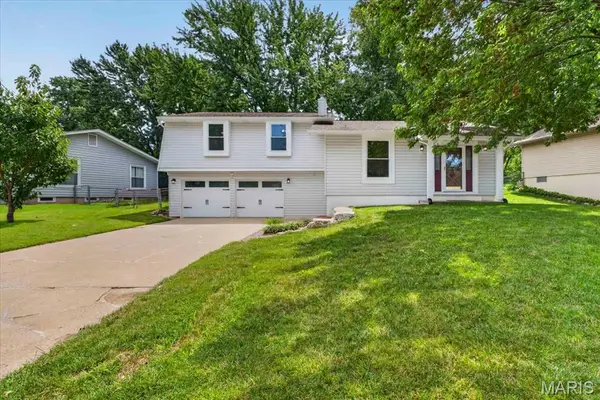 17 Glenna Drive, St Peters, MO 63376