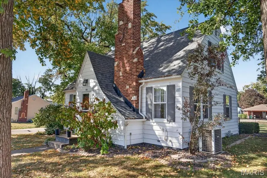 1391 Fairfax Street, Carlyle, IL 62231 - #3