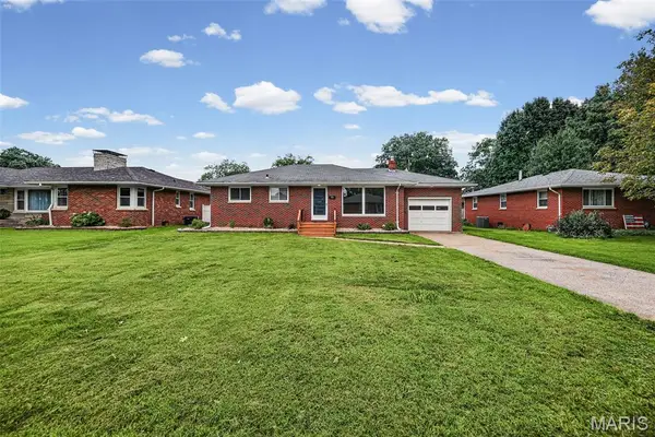722 Berry Road, Wood River, IL 62095