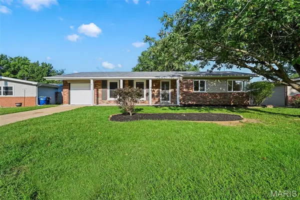 2915 Mid Course Drive, St Louis, MO 63125