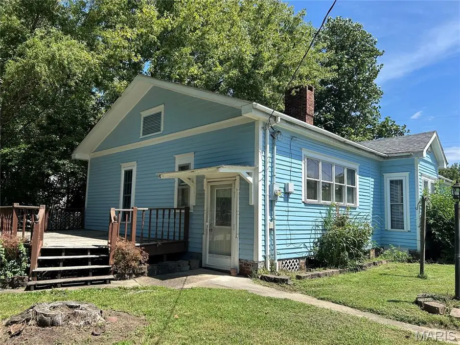 1003 N Walnut Street, Litchfield, IL 62056 - #3