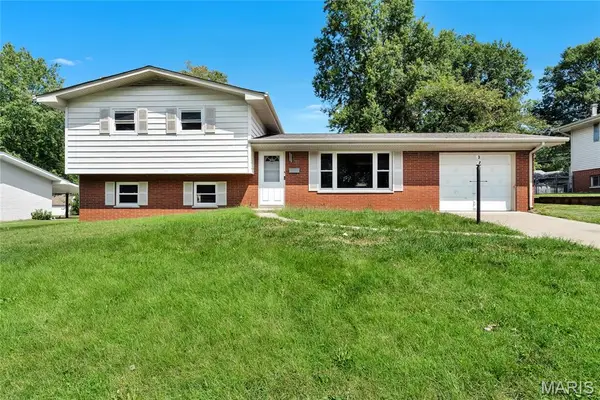 37 Briarwood Drive, Belleville, IL 62223