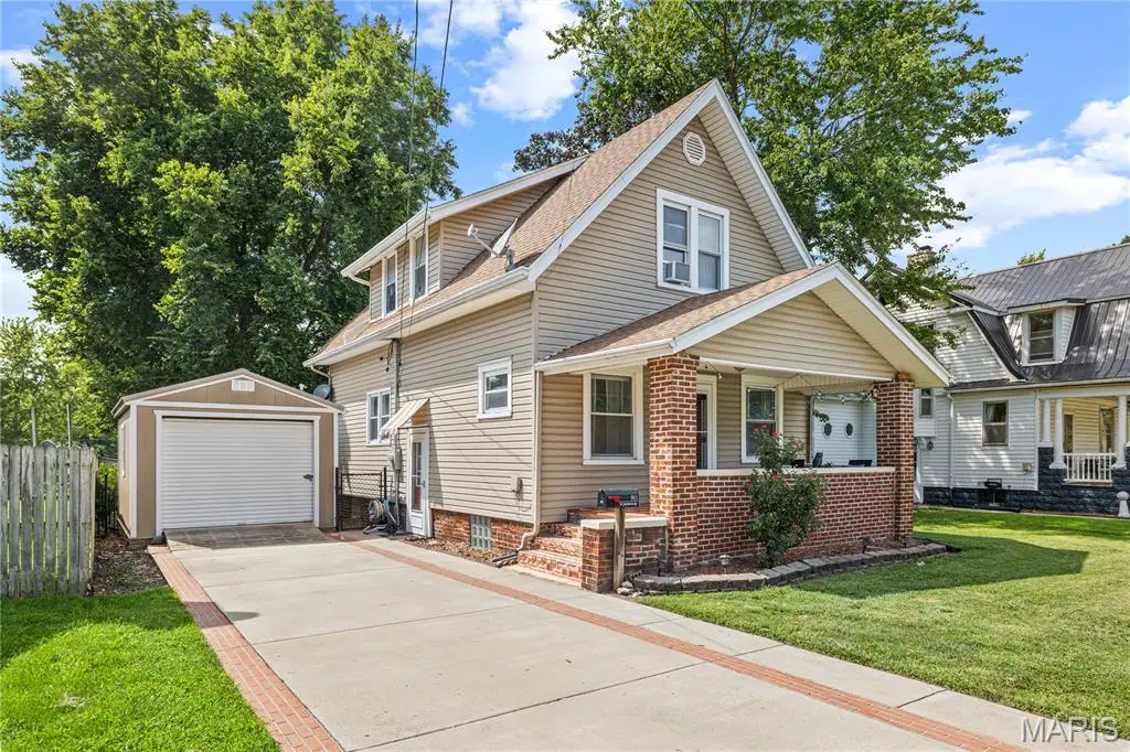 911 N Jefferson Street, Litchfield, IL 62056 - #1