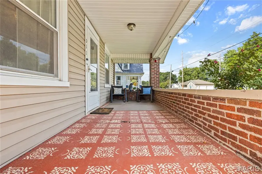 911 N Jefferson Street, Litchfield, IL 62056 - #2